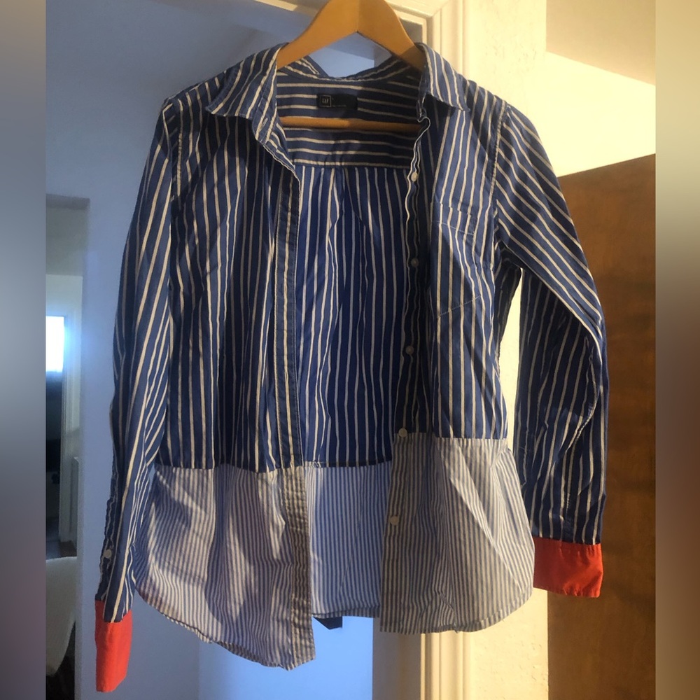 Gap women’s striped button up